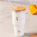 Tarro-de-cristal-con-funda-de-silicona-y-tapa-de-bambu-Namun