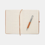 Libreta-A5-con-Tapa-Dura-de-Rayas-con-boligrafo-cuero-reciclado-ELEGANOTE-set-de-regalo-beige