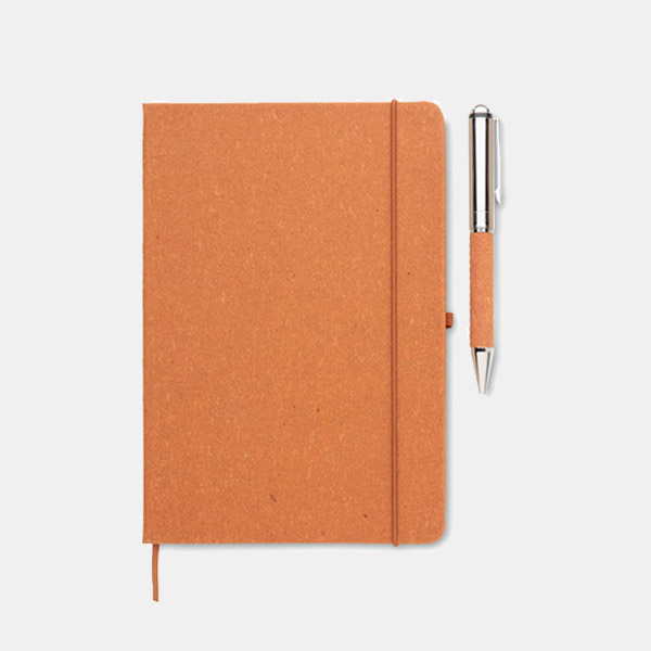 Libreta-A5-con-Tapa-Dura-de-Rayas-con-boligrafo-cuero-reciclado-ELEGANOTE-set-de-regalo-beige